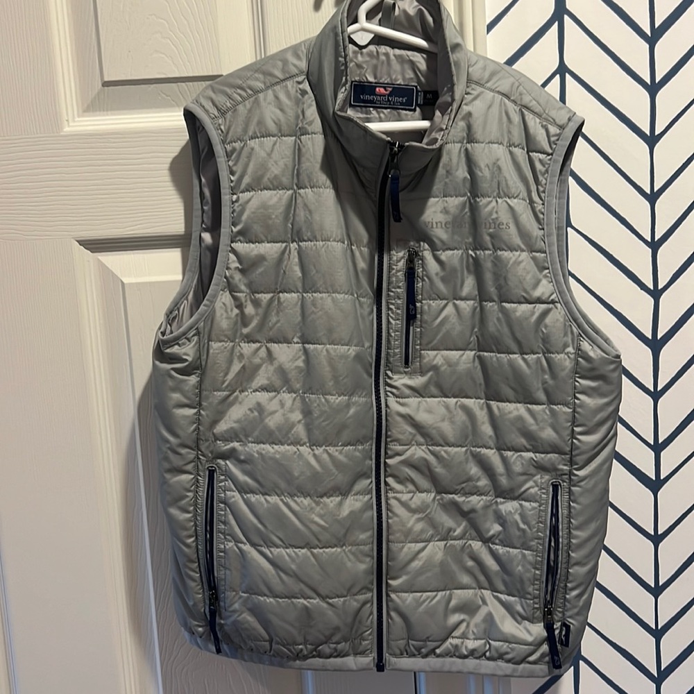 EXCELLENT condition. Boys Vineyard Vines vest.